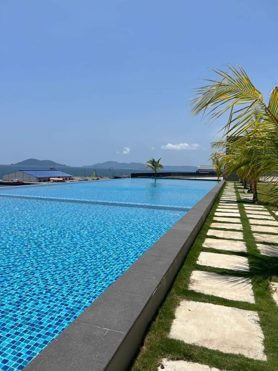 Jesselton Quay Sea View Hotel Kota Kinabalu Buitenkant foto